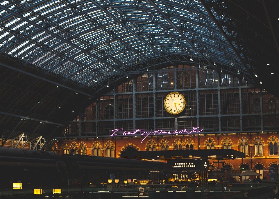 Konstrukcja wiata stalowa – miejsca publiczne