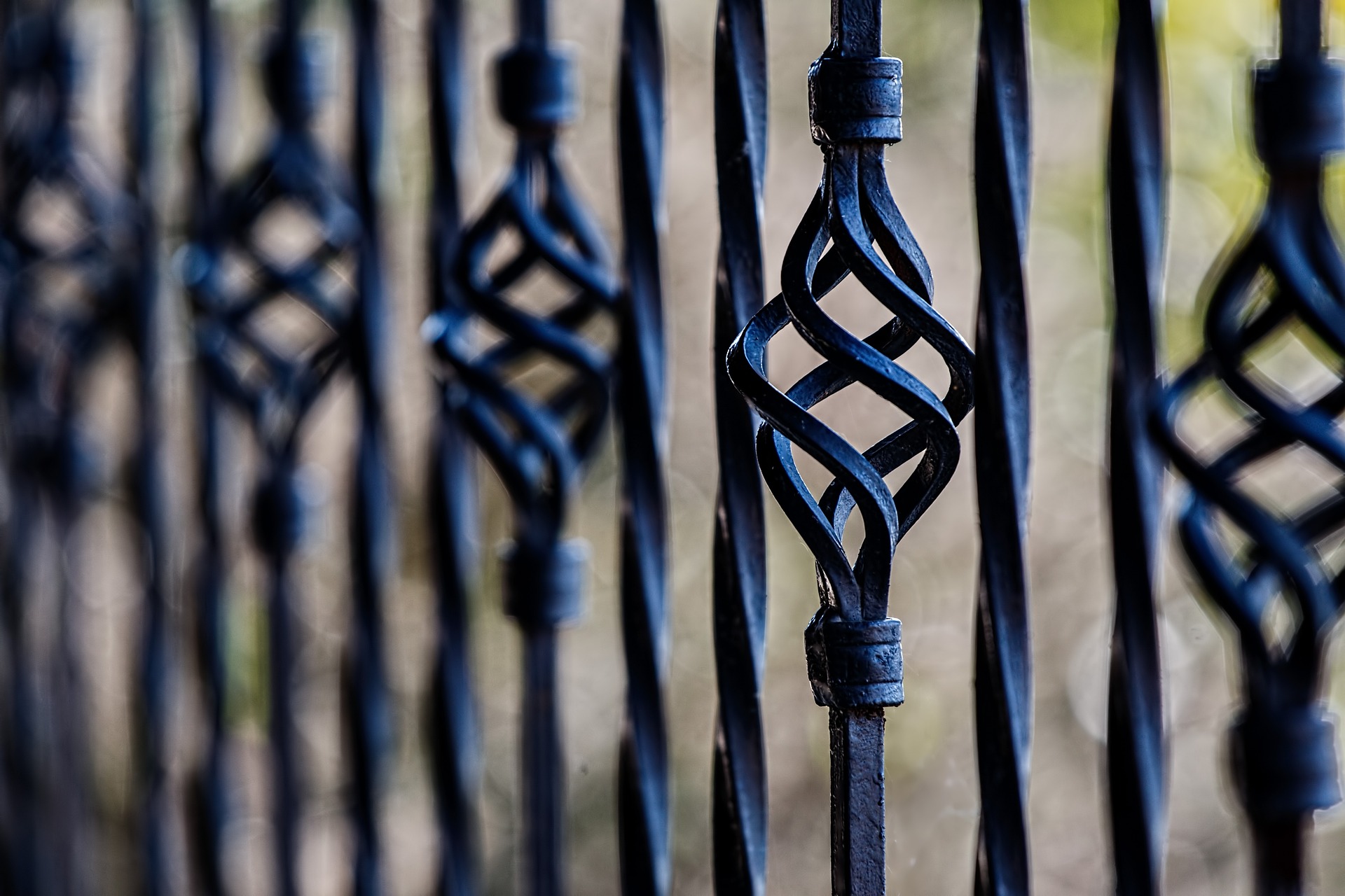 Sztuka i rzemiosło: Ewolucja twórczości metalowej w Bolesławcu