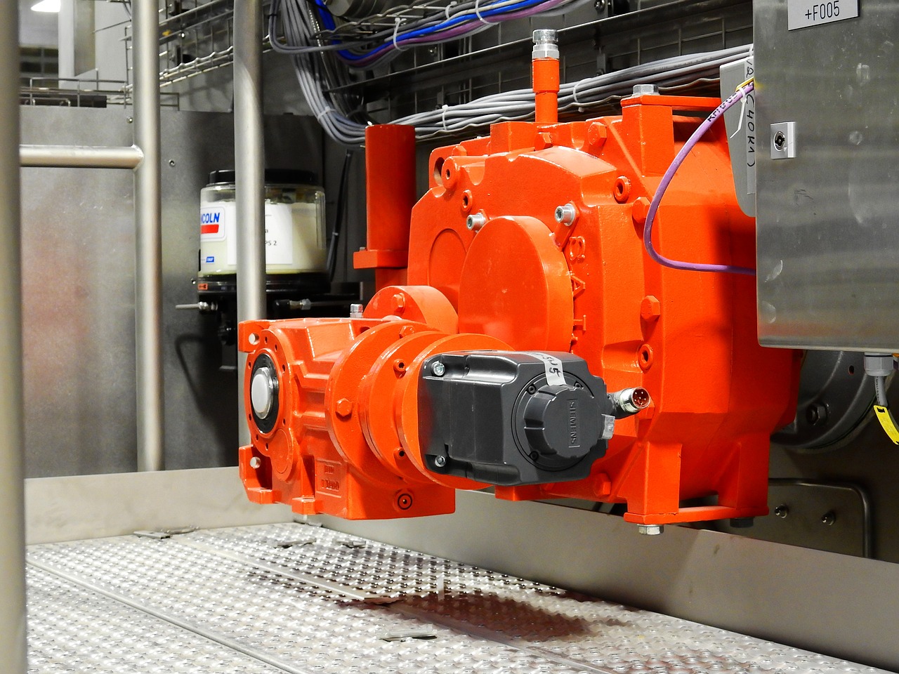 Nowoczesne rozwiązania technologiczne w przemyśle: Kluczowe aspekty automatyzacji