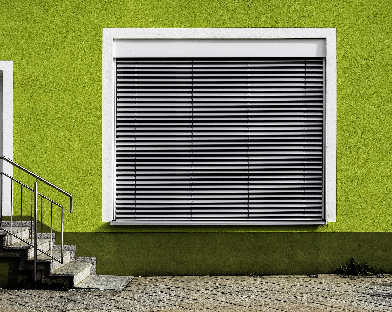 Nowoczesne rozwiązania osłon okiennych w architekturze mieszkaniowej